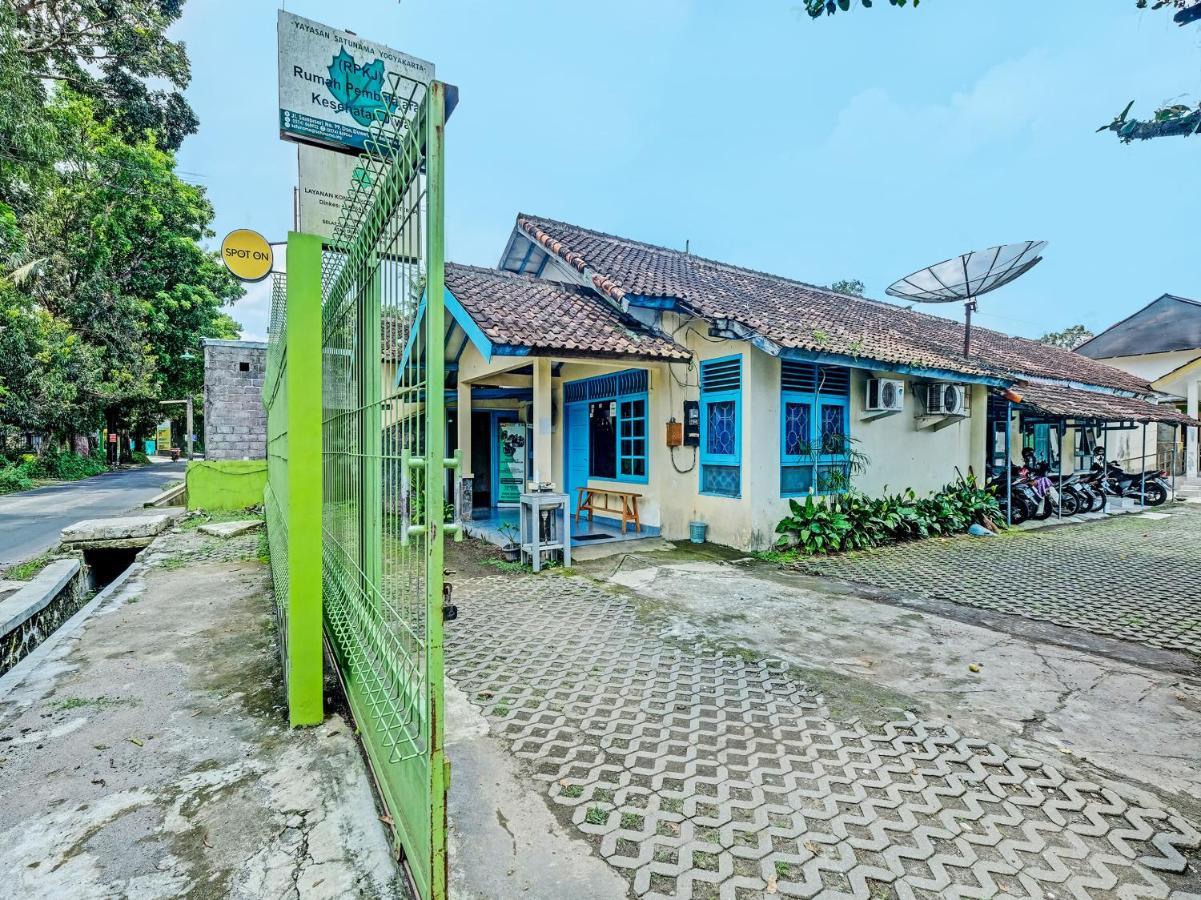 Отель Spot On 2275 Omah Jm Beran Kidul Экстерьер фото